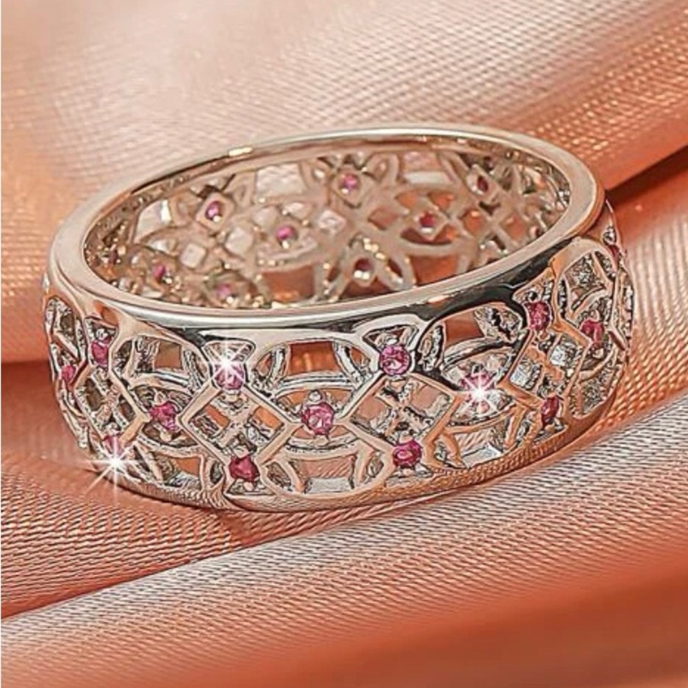 SOLD Cut out ring
